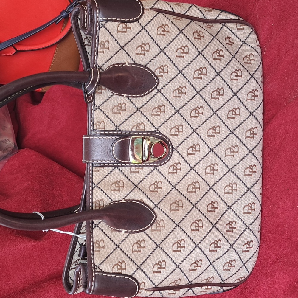 Dooney&Burke Light Tan /Brn "DB" & BLK Leather NEW Excellent Condition❤